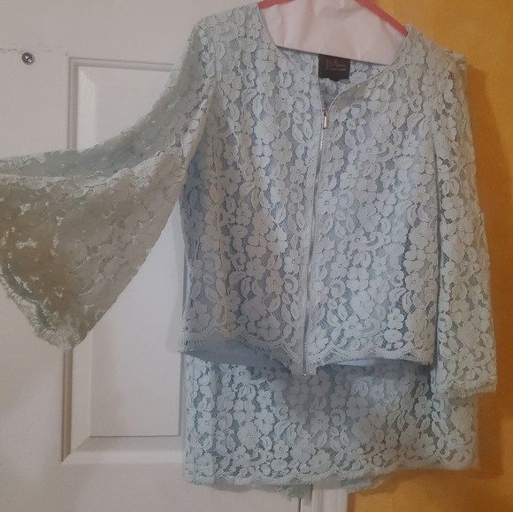 Lace suite - Picture 2 of 4